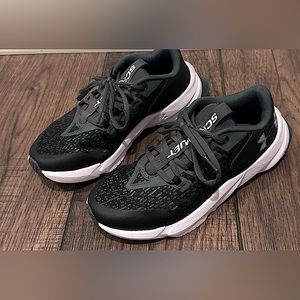 Boys size 5 Under Armour Shoe
